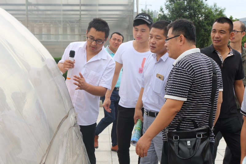 賈少華老師在基地給學(xué)員實地講解溫室的選擇與建造
