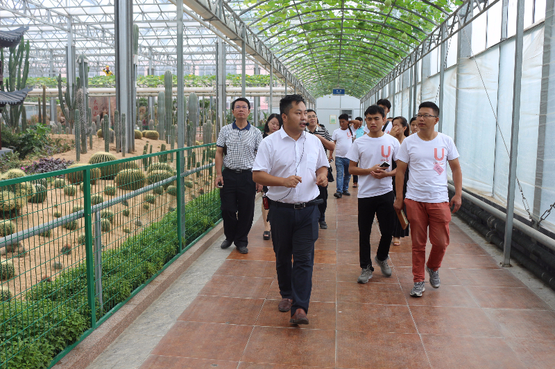 李軍老師帶領(lǐng)第十期學(xué)員參觀菜博會