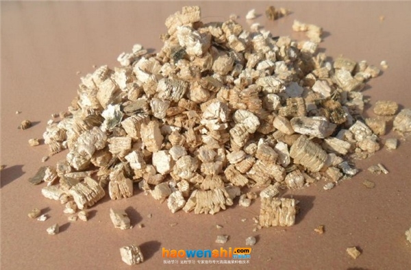 蛭石.jpg 蛭石.jpg