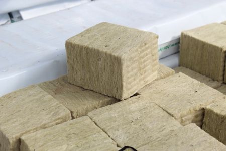 無(wú)土栽培巖棉.jpg 無(wú)土栽培巖棉.jpg