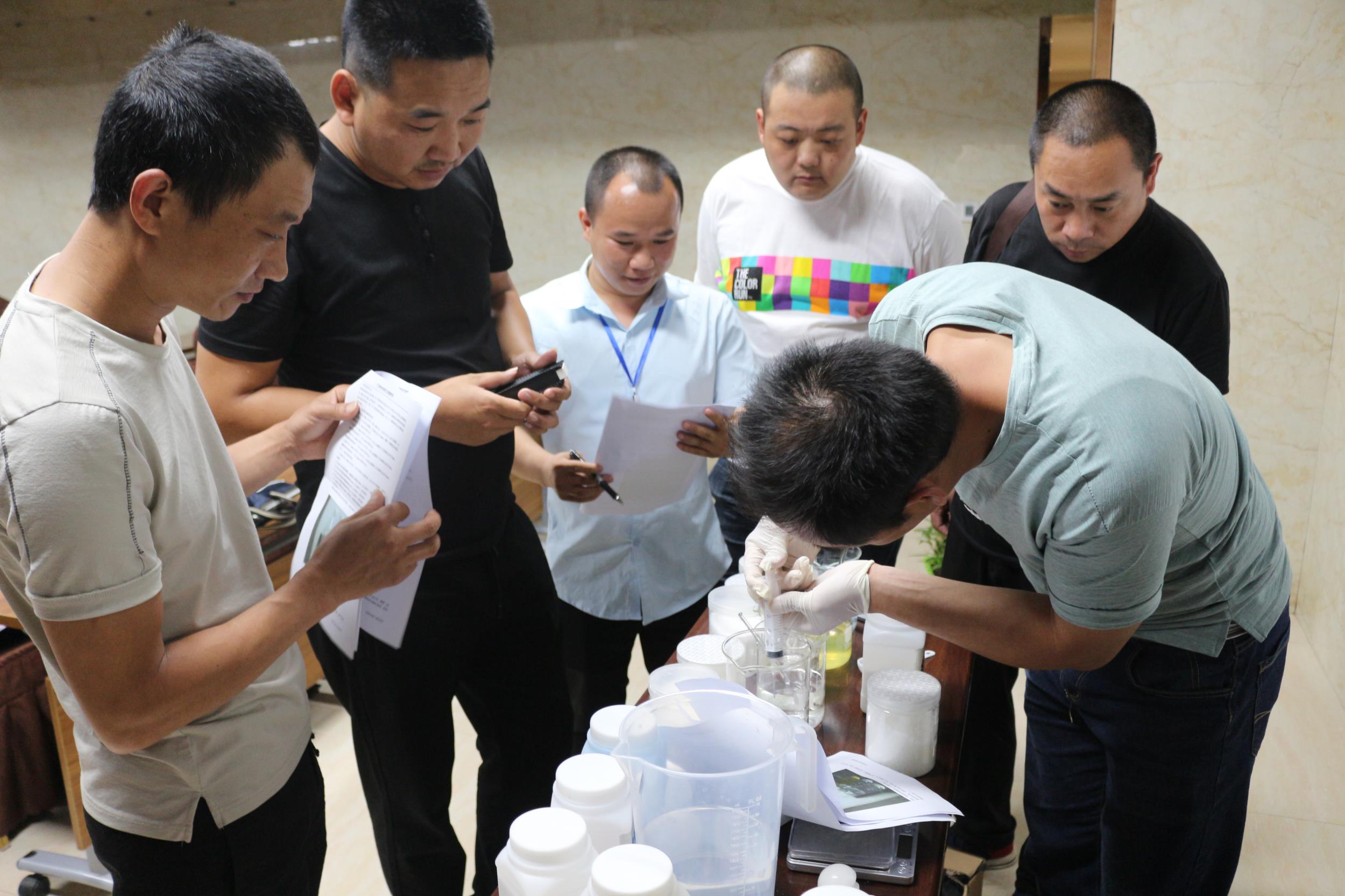 營養(yǎng)液配置.JPG 營養(yǎng)液配置.JPG