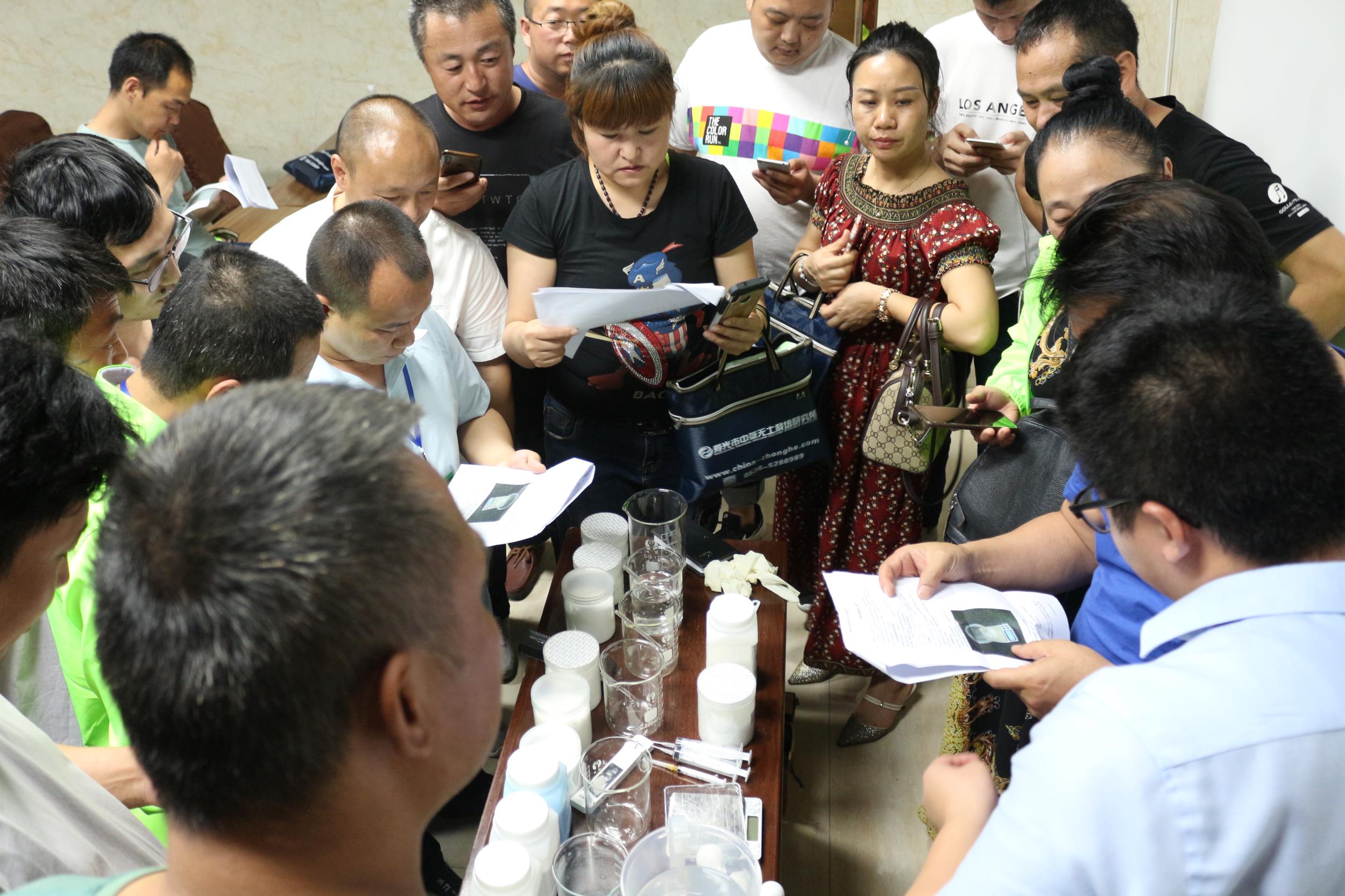 營養(yǎng)液配置.JPG 營養(yǎng)液配置.JPG