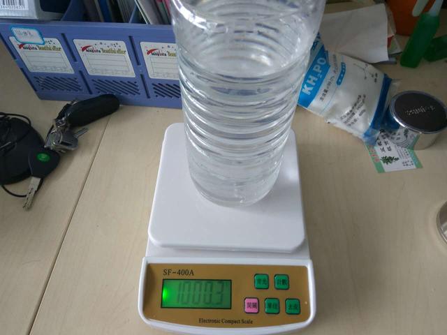 配置營養(yǎng)液.jpg 配置營養(yǎng)液.jpg