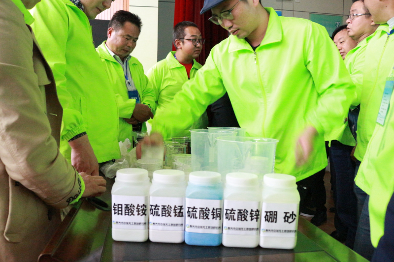 營養(yǎng)液配置.JPG 營養(yǎng)液配置.JPG