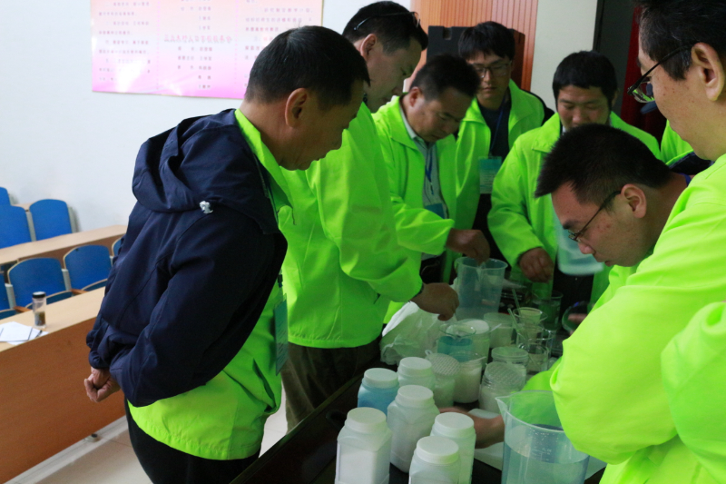 營養(yǎng)液配置.JPG 營養(yǎng)液配置.JPG