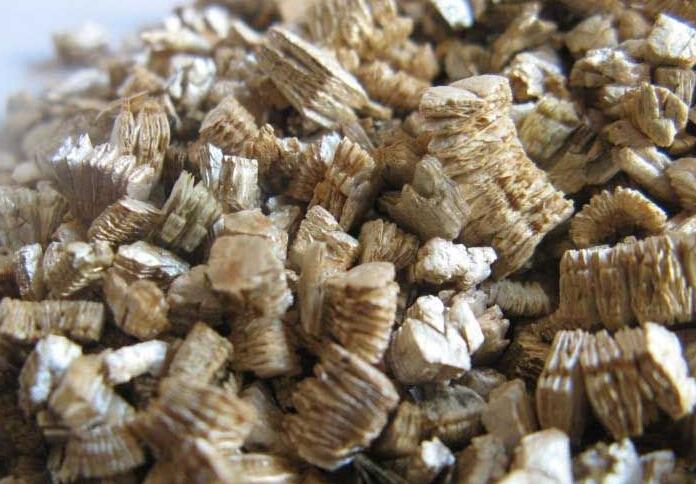 蛭石.jpg 蛭石.jpg