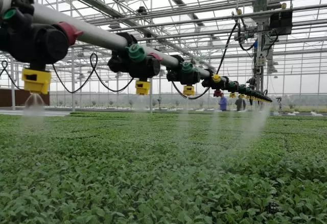 行走式噴水噴肥設(shè)備.jpg 行走式噴水噴肥設(shè)備.jpg