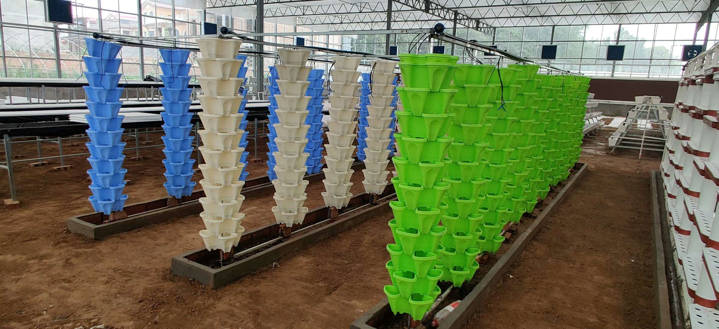 無(wú)土栽培立柱栽培.jpg 無(wú)土栽培立柱栽培.jpg