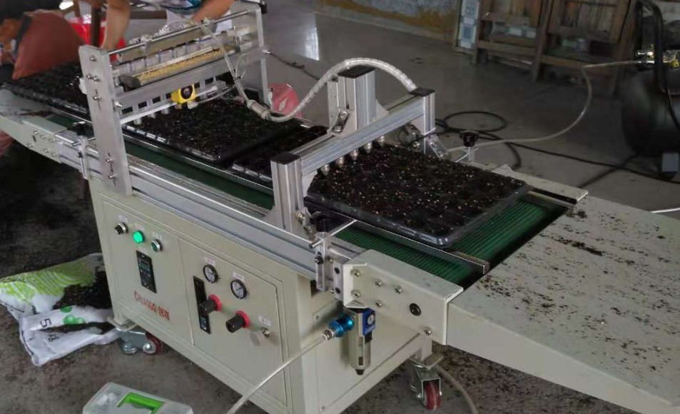 無土栽培穴盤播種機.jpg