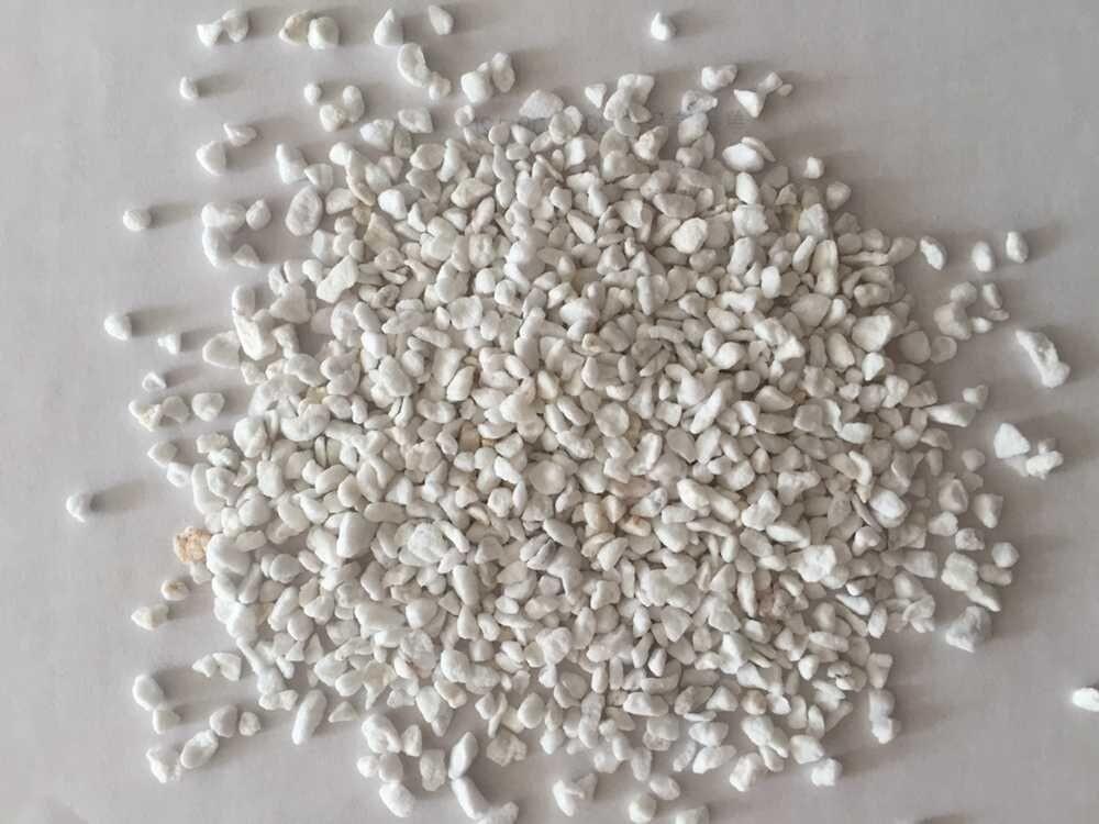 無(wú)土栽培基質(zhì)珍珠巖.jpg 無(wú)土栽培基質(zhì)珍珠巖.jpg