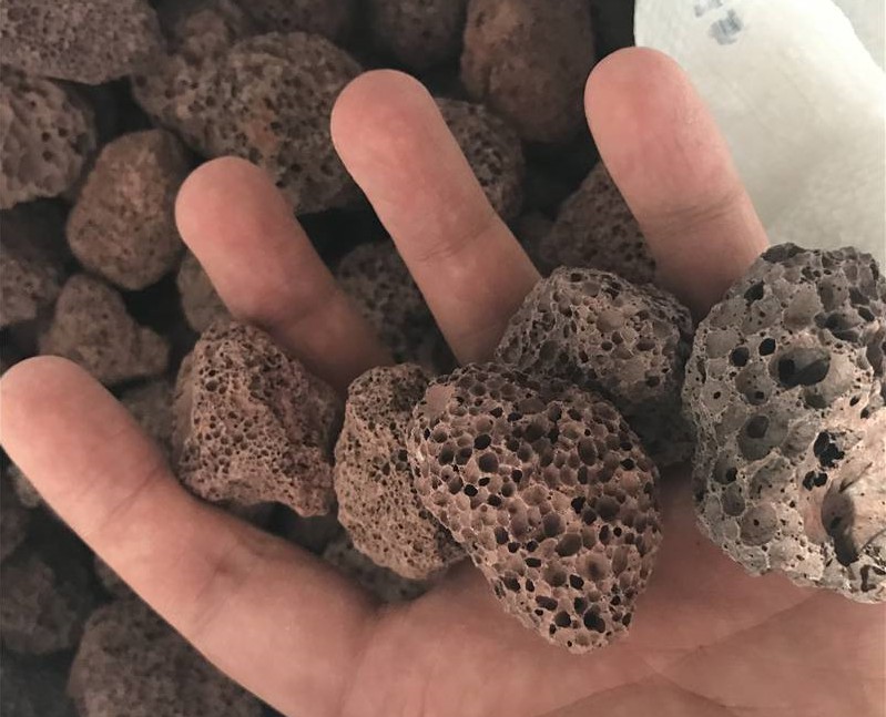 無(wú)土栽培基質(zhì)--火山巖顆粒.jpg 無(wú)土栽培基質(zhì)--火山巖顆粒.jpg