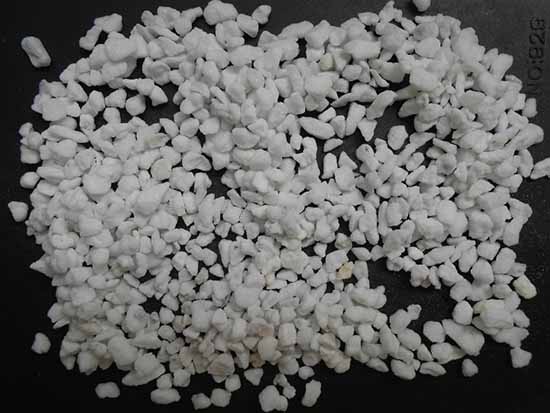 無(wú)土栽培基質(zhì)--珍珠巖.jpg 無(wú)土栽培基質(zhì)--珍珠巖.jpg