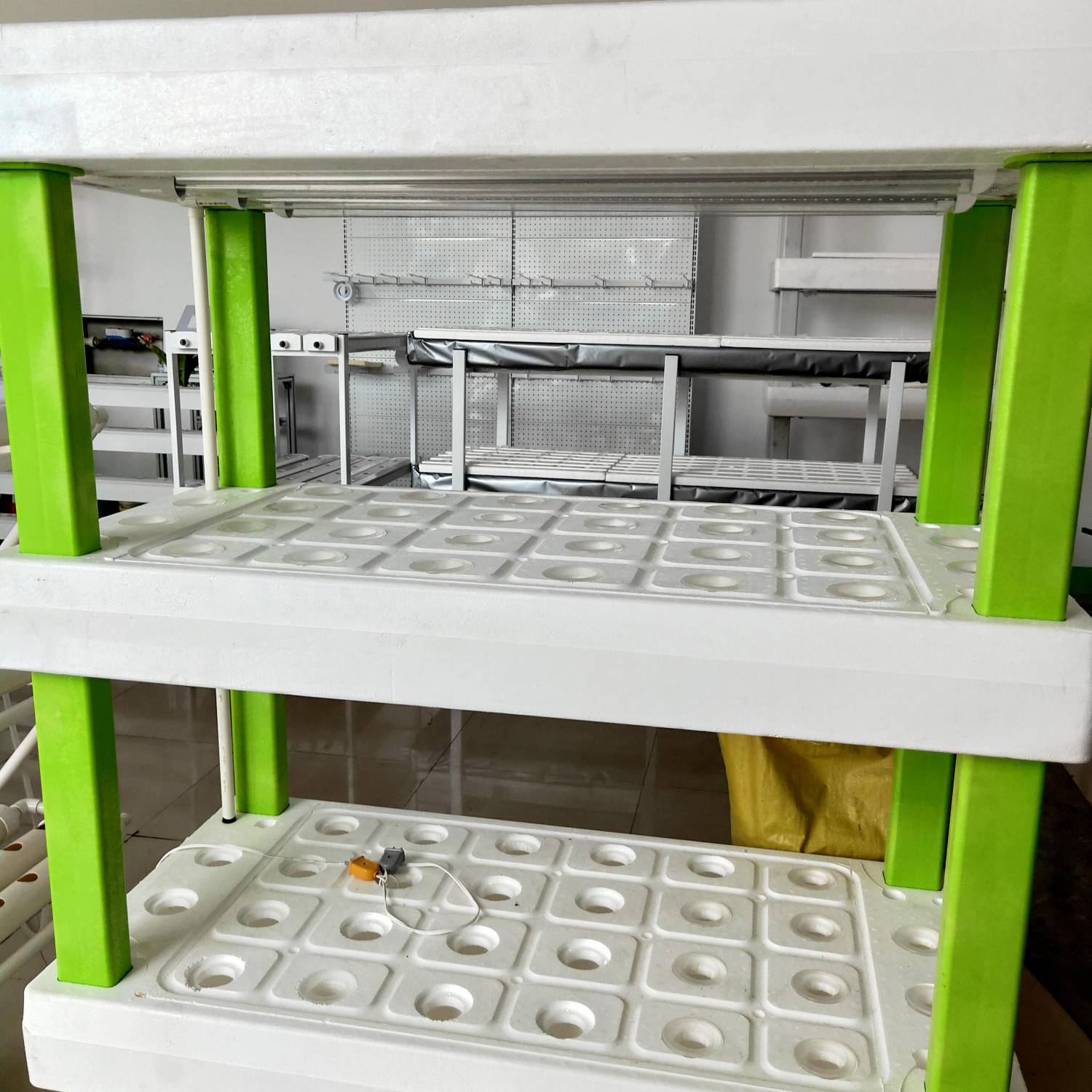 家庭植物工廠.jpg 家庭植物工廠.jpg